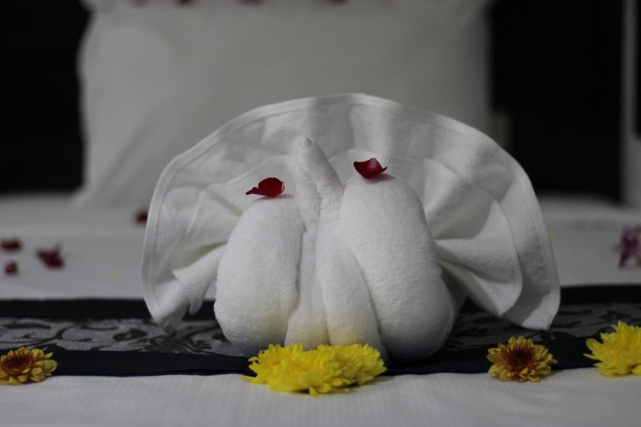 Chana Hotel Phuket Bagian luar foto