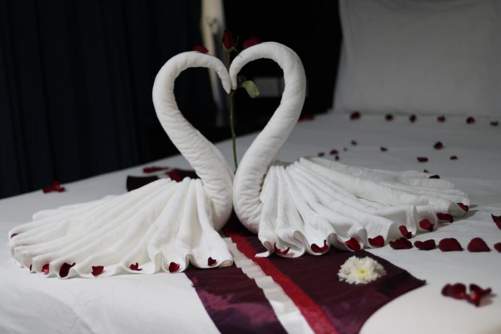 Chana Hotel Phuket Bagian luar foto