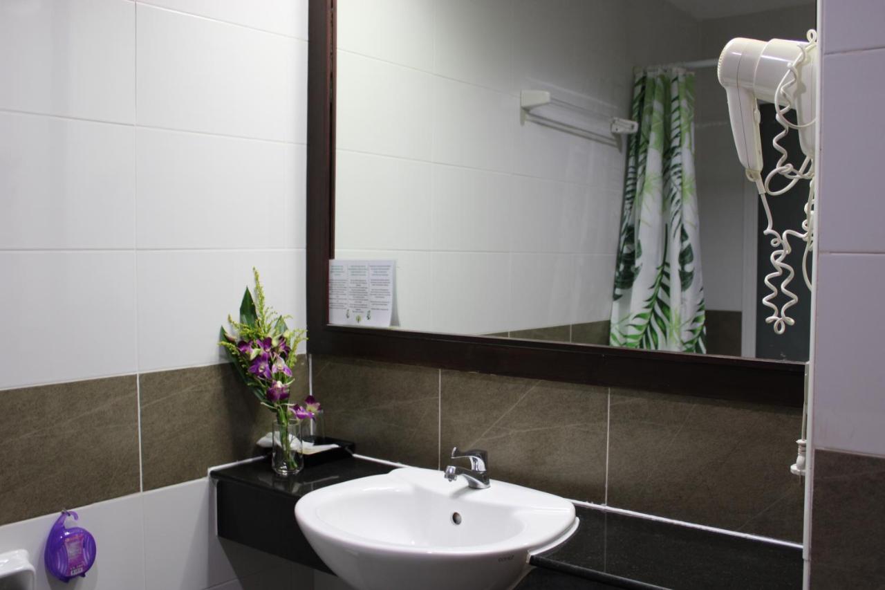 Chana Hotel Phuket Bagian luar foto