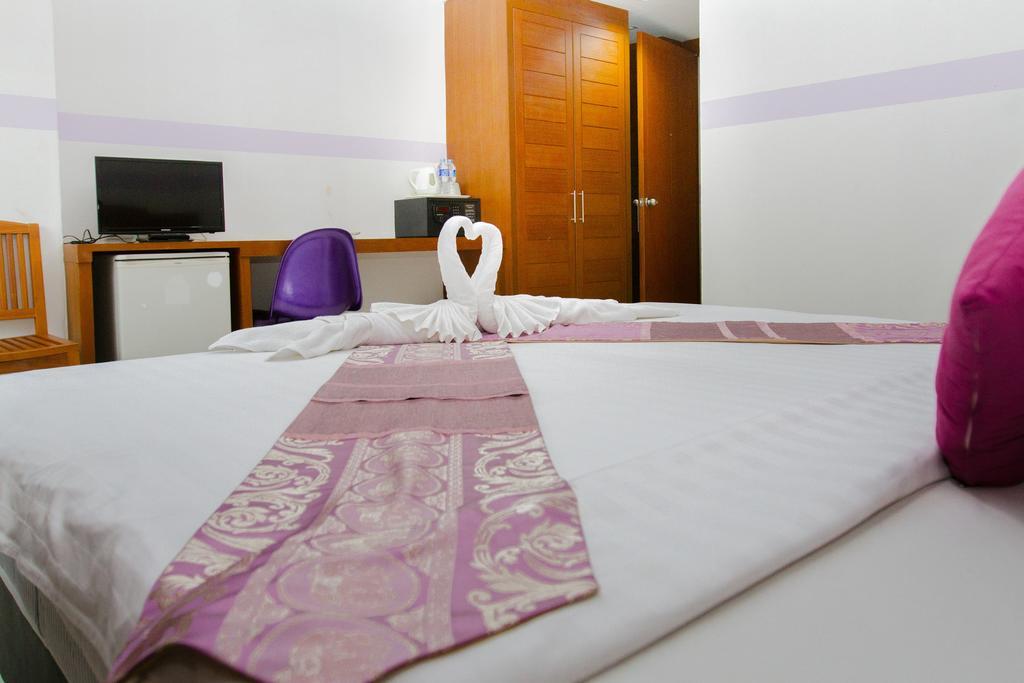 Chana Hotel Phuket Bagian luar foto