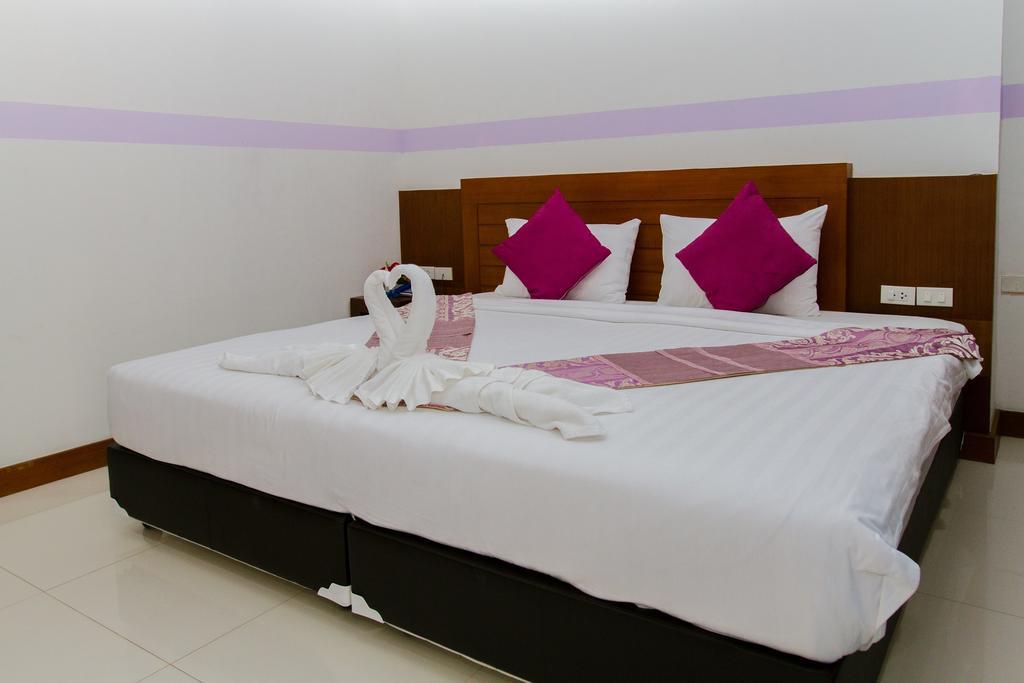 Chana Hotel Phuket Bagian luar foto
